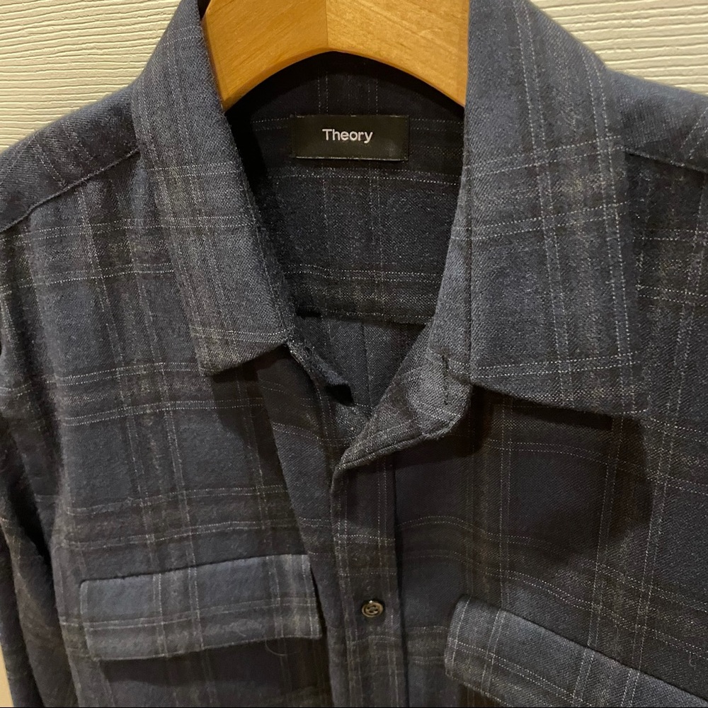 Theory men’s flannel size M
